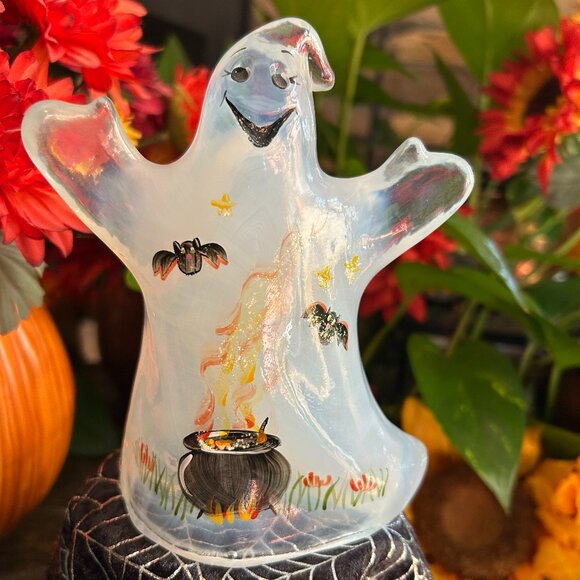 MINT 2006 Fenton Halloween “Batty” Ghost w/Witch’s Cauldron & Bats - Picture 1 of 16
